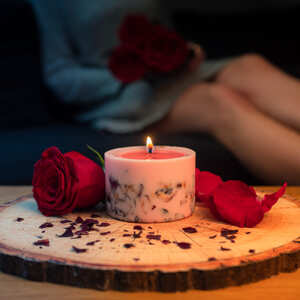 Sójová svíčka - Sladká růže v kombinaci s medovou vůní